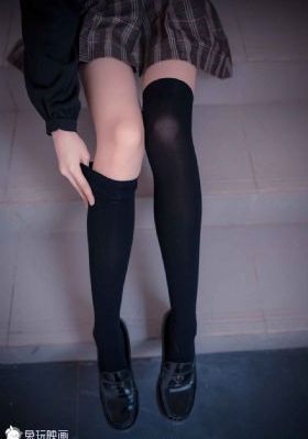 女女百合舌伸湿润腿间电影_高清高清在线